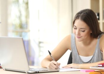 EDUCACIÓN A DISTANCIA Y ONLINE: LA PERSPECTIVA DE UNA UNIVERSIDAD PIONERA