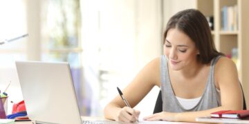 EDUCACIÓN A DISTANCIA Y ONLINE: LA PERSPECTIVA DE UNA UNIVERSIDAD PIONERA