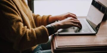 Docentes universitarios podrán acceder a créditos blandos para comprar computadoras