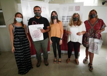 SE REALIZÓ UNA REUNIÓN CON TUTORES PARES Y FUERON ENTREGADOS KITS CON MATERIAL TECNOLÓGICO