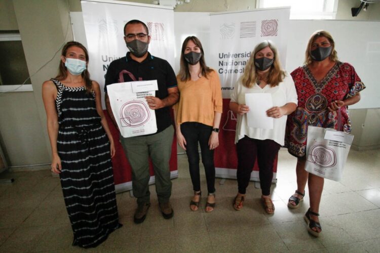 SE REALIZÓ UNA REUNIÓN CON TUTORES PARES Y FUERON ENTREGADOS KITS CON MATERIAL TECNOLÓGICO