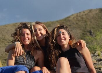 ALUMNAS DE LA UNCUYO CREARON UN PROYECTO DE ROPA SUSTENTABLE, ARTESANAL Y PARA TODOS LOS CUERPOS
