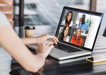 UN FUTURO DE AULAS HÍBRIDAS PARA LAS UNIVERSIDADES