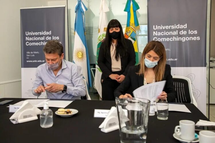 SE FIRMÓ UN CONVENIO MARCO DE COLABORACIÓN Y COOPERACIÓN ENTRE LA UNLC Y LA UNLPAM