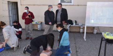 SE DICTÓ UNA CAPACITACIÓN EN RCP Y DEA CON ALUMNOS DE LA UNVIME