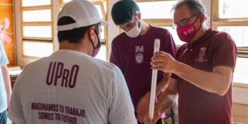 ALUMNOS UPRO REALIZAN TRABAJOS ELECTRICOS EN ESCUELAS