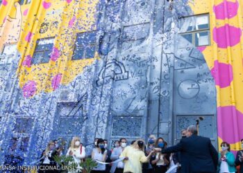 UNSL: INAUGURARON EL MURAL DE EINSTEIN EN EL BLOQUE 1
