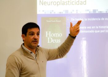DISERTACIÓN DEL DR. RAMÓN FERRO EN EL MARCO DE LA DIPLOMATURA UNIVERSITARIA EN ACTIVIDAD FÍSICA Y CALIDAD DE VIDA DE LA UNLC