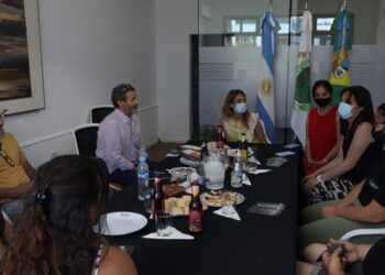 LA RECTORA DE LA UNLC SE REUNIÓ CON UN GRUPO DE EMPRENDEDORES LOCALES