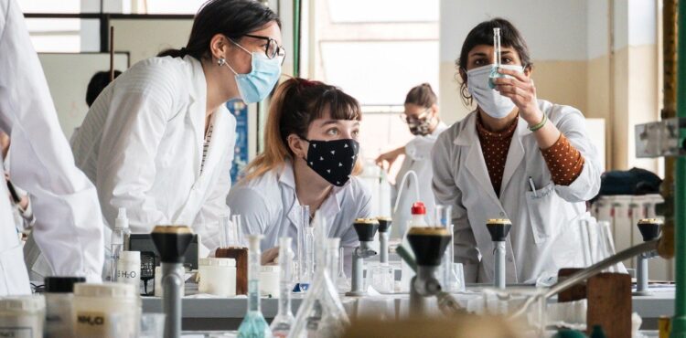 LAS UNIVERSIDADES SE PREPARAN PARA UN 2022 CON CLASES EN DISTINTOS FORMATOS