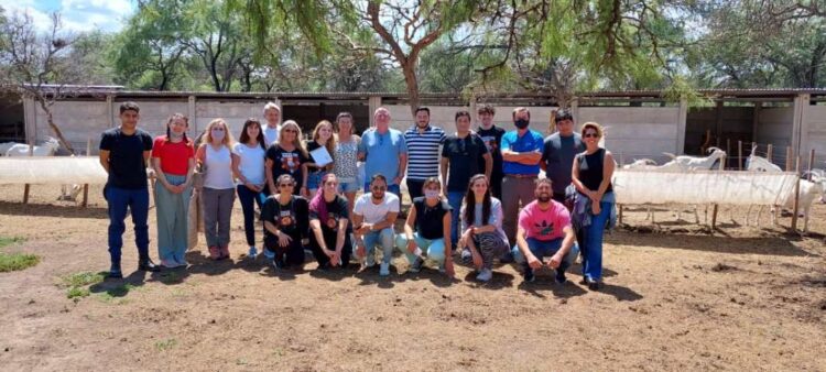 UNVIME: ALUMNOS Y DOCENTES DE LA LICENCIATURA EN DISEÑO DE COMUNICACIÓN PRESENTARON EL REDISEÑO DE LA IDENTIDAD VISUAL DEL TAMBO “LA ALEGRÍA”