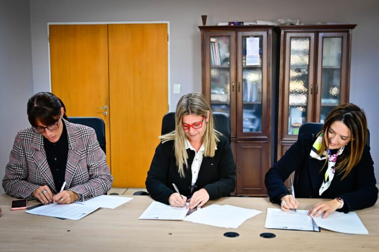 LA UNIVERSIDAD CATÓLICA DE CUYO Y EL GOBIERNO DE SAN LUIS FIRMARON UN ACUERDO PARA INCORPORAR ALUMNOS EN PASANTÍAS PROFESIONALIZANTES