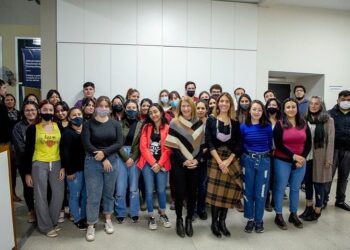 UNLC: LA RECTORA AGUSTINA RODRÍGUEZ SAÁ SE REUNIÓ CON BECARIOS Y BECARIAS 2022