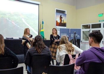 UNLC: LA RECTORA AGUSTINA RODRÍGUEZ SAÁ SE REUNIÓ CON BECARIOS Y BECARIAS 2022