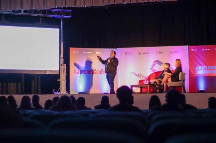 UPRO: ¡MODO PROFESIONAL: ACTIVADO! HOY COMENZAMOS A “CONSTRUIR EL FUTURO” CON LOS JÓVENES DE LA CIUDAD