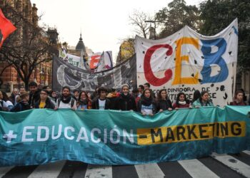 CABA: MARCHA CONTRA LAS POLÍTICAS EDUCATIVAS DEL GCBA
