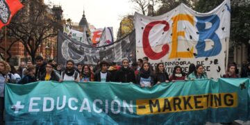 CABA: MARCHA CONTRA LAS POLÍTICAS EDUCATIVAS DEL GCBA