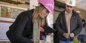 SE FIRMÓ EL CONTRATO DE ADJUDICACIÓN DE LA OBRA COMPLEMENTARIA AL ACTUAL EDIFICIO DE LA UNLC