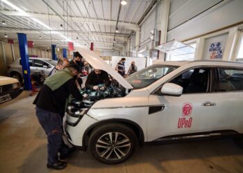 UPRO: ALUMNOS DE MECÁNICA DE LA UPRO YA INICIARON EL ARREGLO DE 80 AUTOS