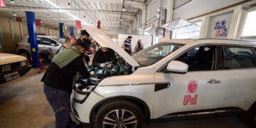 UPRO: ALUMNOS DE MECÁNICA DE LA UPRO YA INICIARON EL ARREGLO DE 80 AUTOS