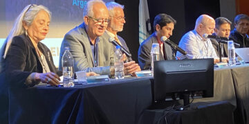EL CRO. MERKIS DISERTANTE DEL PRIMER ENCUENTRO INTERNACIONAL DE TRABAJADORES CIENTÍFICOS ORGANIZADO POR LA FESIDUAS