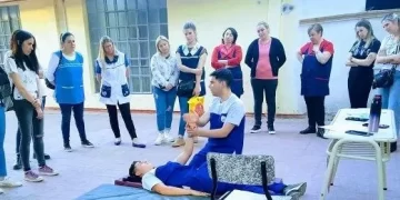 UNVIME: ESTUDIANTES Y DOCENTES DE ENFERMERÍA BRINDARON UN TALLER PRÁCTICO EN SAMPACHO