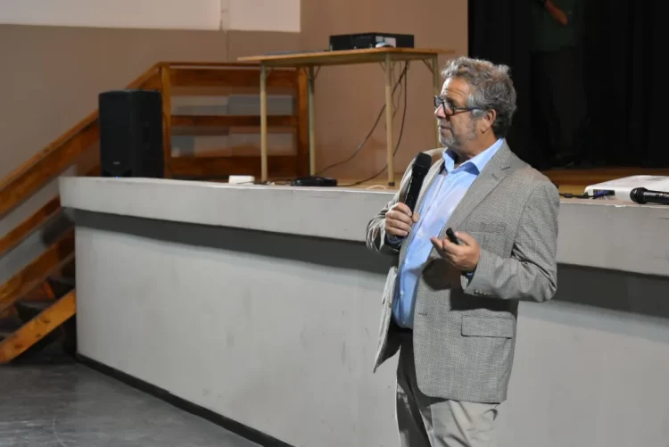 UNVIME: EL DR. RUBINSTEIN BRINDÓ UNA CLASE PÚBLICA SOBRE COBERTURA UNIVERSAL DE SALUD