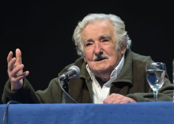 JOSÉ “PEPE” MUJICA DELEITÓ EN EL AVE FÉNIX
