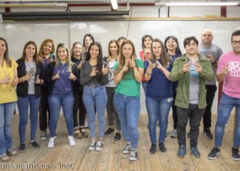 UNSL: NODOCENTES SE CAPACITARON EN LENGUA DE SEÑAS PARA ATENCIÓN A INGRESANTES