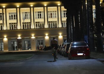 CÓRDOBA: BAÑOS LLENOS DE SANGRE EN LA FACULTAD DE ARQUITECTURA DE LA UNC