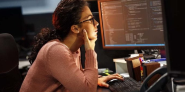 SI CADA VEZ HAY MÁS MUJERES EN LAS UNIVERSIDADES: ¿POR QUÉ ESTUDIAN CADA VEZ MENOS CARRERAS DE TECNOLOGÍA?