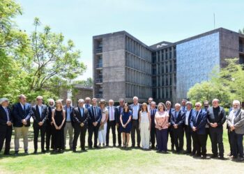 LA RECTORA AGUSTINA RODRÍGUEZ SAÁ FIRMÓ UN CONVENIO PARA LA CONSTRUCCIÓN DEL SEGUNDO EDIFICIO DE LA UNLC