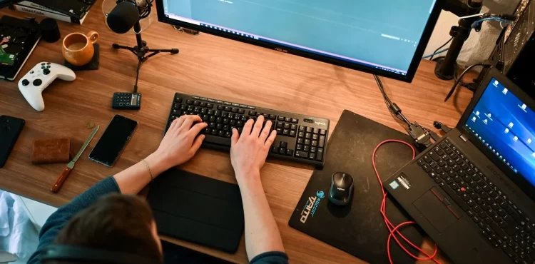 ESTUDIAR GRATIS: LAS 5 UNIVERSIDADES ONLINE QUE ENSEÑAN LAS PROFESIONES QUE MÁS PIDEN LAS EMPRESAS