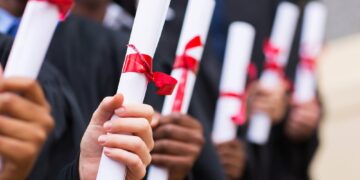 “DÍGAME LICENCIADO”: LA OFERTA UNIVERSITARIA EN ARGENTINA… ¿LA INDUSTRIA DE LOS TÍTULOS?