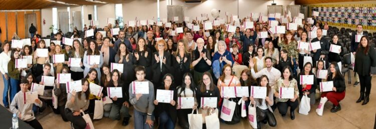 ULP: EL INSTITUTO DE IDIOMAS ENTREGÓ CERTIFICADOS A 190 EGRESADOS