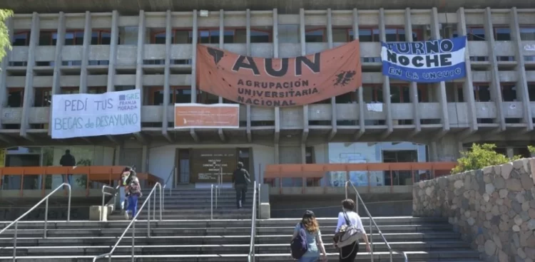 EN LA UNIVERSIDAD, SOLO 4 DE CADA 10 ALUMNOS TIENE UNA CORRECTA COMPRENSIÓN LECTORA