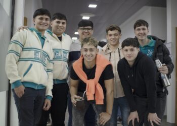 CIENTOS DE ESTUDIANTES DE LA REGIÓN CONOCIERON LA UNLC