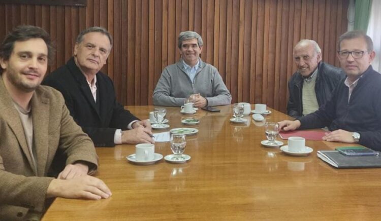 ACUERDO ENTRE EJECUTIVOS DE MENDOZA Y CIENCIAS ECONÓMICAS DE LA UNCUYO