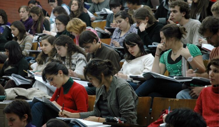 LOS INGRESANTES A UNIVERSIDADES NACIONALES CRECIERON MÁS DE 67% EN LOS ÚLTIMOS DIEZ AÑOS