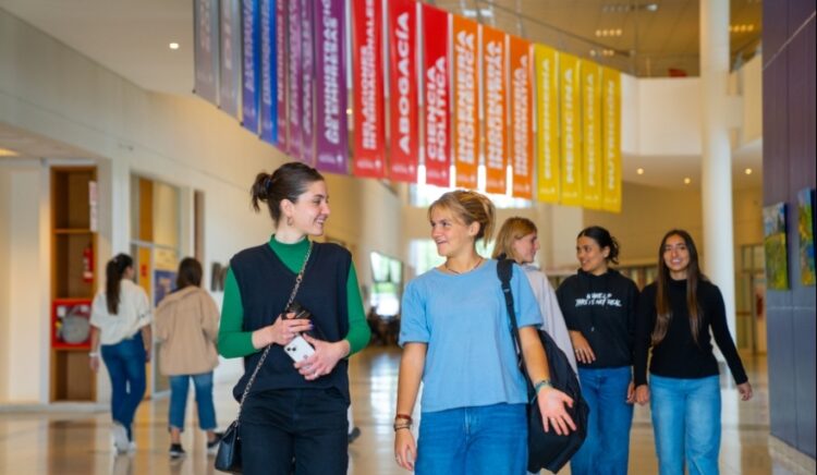LA UNIVERSIDAD AUSTRAL SE POSICIONA COMO LA PRIMERA UNIVERSIDAD EN ARGENTINA