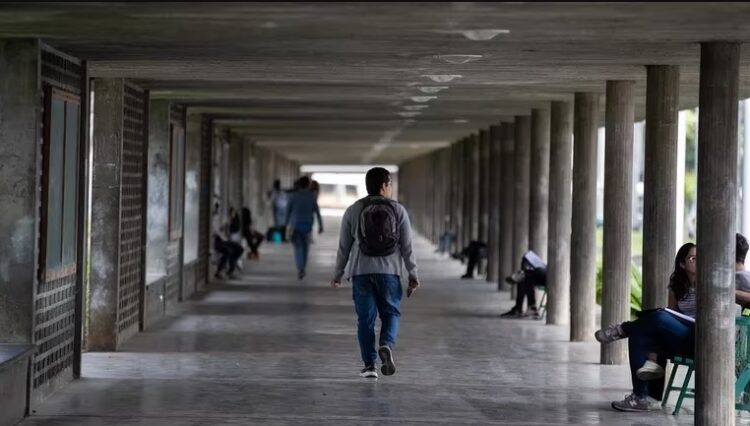 SIN RECURSOS, SIN PROFESORES Y SIN ALUMNOS, LAS UNIVERSIDADES PÚBLICAS DE VENEZUELA LUCHAN POR SOBREVIVIR