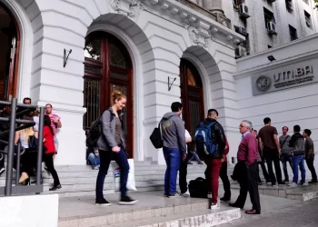 UNIVERSIDADES NACIONALES: LOS EGRESADOS TARDAN 9 AÑOS PARA COMPLETAR CARRERAS DE 5 Y BUSCAN ACORTAR LA BRECHA