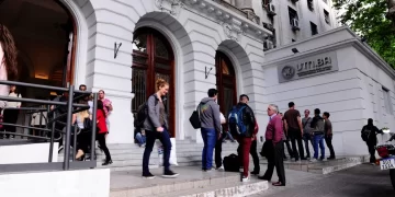 UNIVERSIDADES NACIONALES: LOS EGRESADOS TARDAN 9 AÑOS PARA COMPLETAR CARRERAS DE 5 Y BUSCAN ACORTAR LA BRECHA