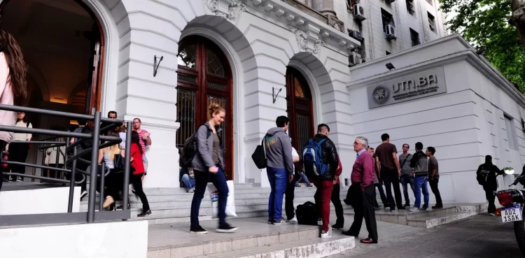 UNIVERSIDADES NACIONALES: LOS EGRESADOS TARDAN 9 AÑOS PARA COMPLETAR CARRERAS DE 5 Y BUSCAN ACORTAR LA BRECHA