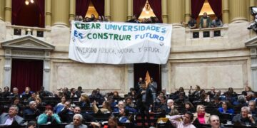 ¿EN QUÉ SE BASARÁN LOS PLANES DE ESTUDIO DE LAS CINCO UNIVERSIDADES APROBADAS?