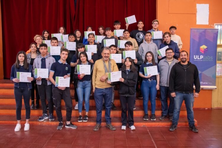 MÁS DE 30 ALUMNOS FINALIZARON UN TALLER DE IMPRESIÓN 3D DE LA ULP