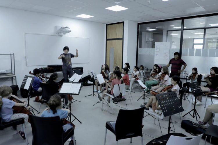 SE REALIZÓ EL PRIMER ENSAYO GENERAL DE LA ORQUESTA INFANTO-JUVENIL DE LA UNLC