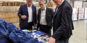 EDUCACIÓN DISTRIBUYE MÁS DE 29 MIL MOCHILAS TÉCNICAS A ESTUDIANTES DE ENFERMERÍA DE TODO EL PAÍS