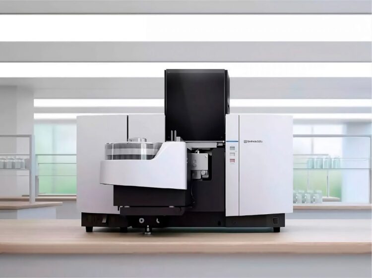 LA UNLC INCORPORA EQUIPOS DE LABORATORIO DE ALTA COMPLEJIDAD