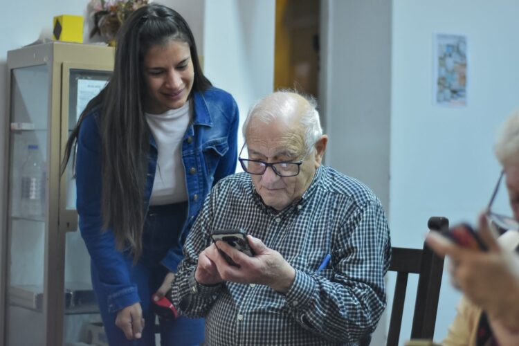 ULP: PROPONEN UN ESPACIO DE APRENDIZAJE TECNOLÓGICO PARA ADULTOS MAYORES